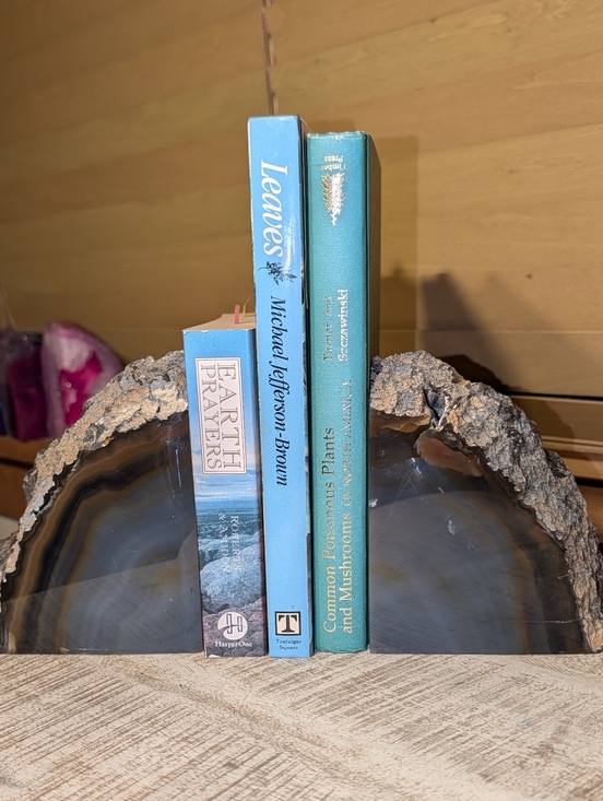 Pair Of Agate Geodes Bookends or Design Pieces Natural Color w/ Quartz Center - Picture 12 of 15